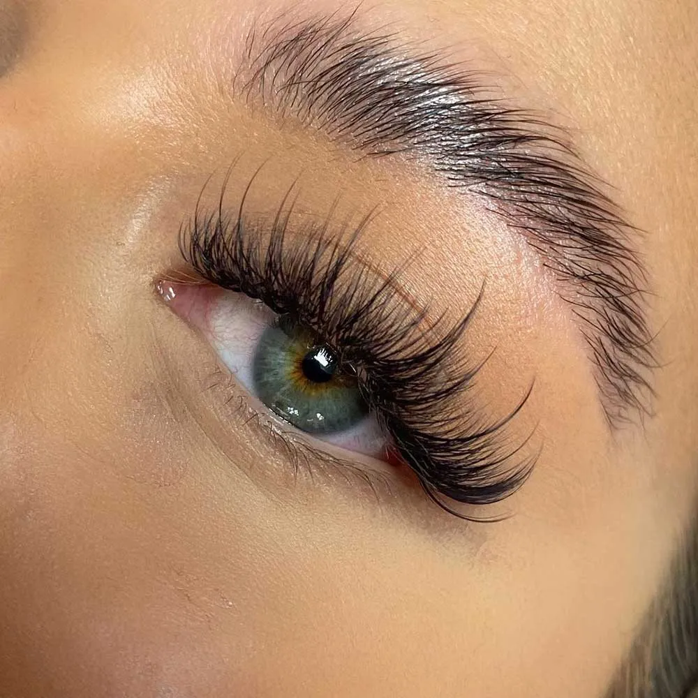 Beginner lash tech) Would this be considered a hybrid or light volume?  Tips/ opinions would be great ! : r/eyelashextensions