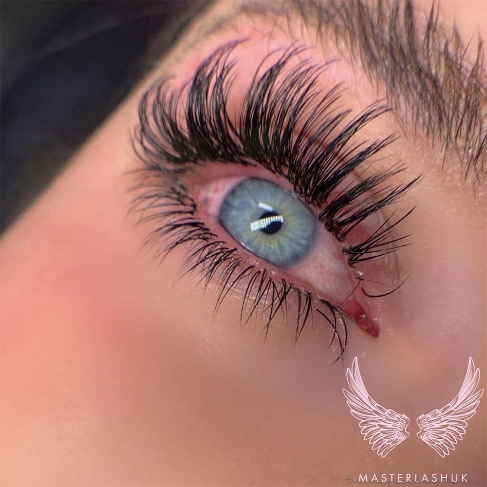 How Are Bottom Eyelash Extensions Done?