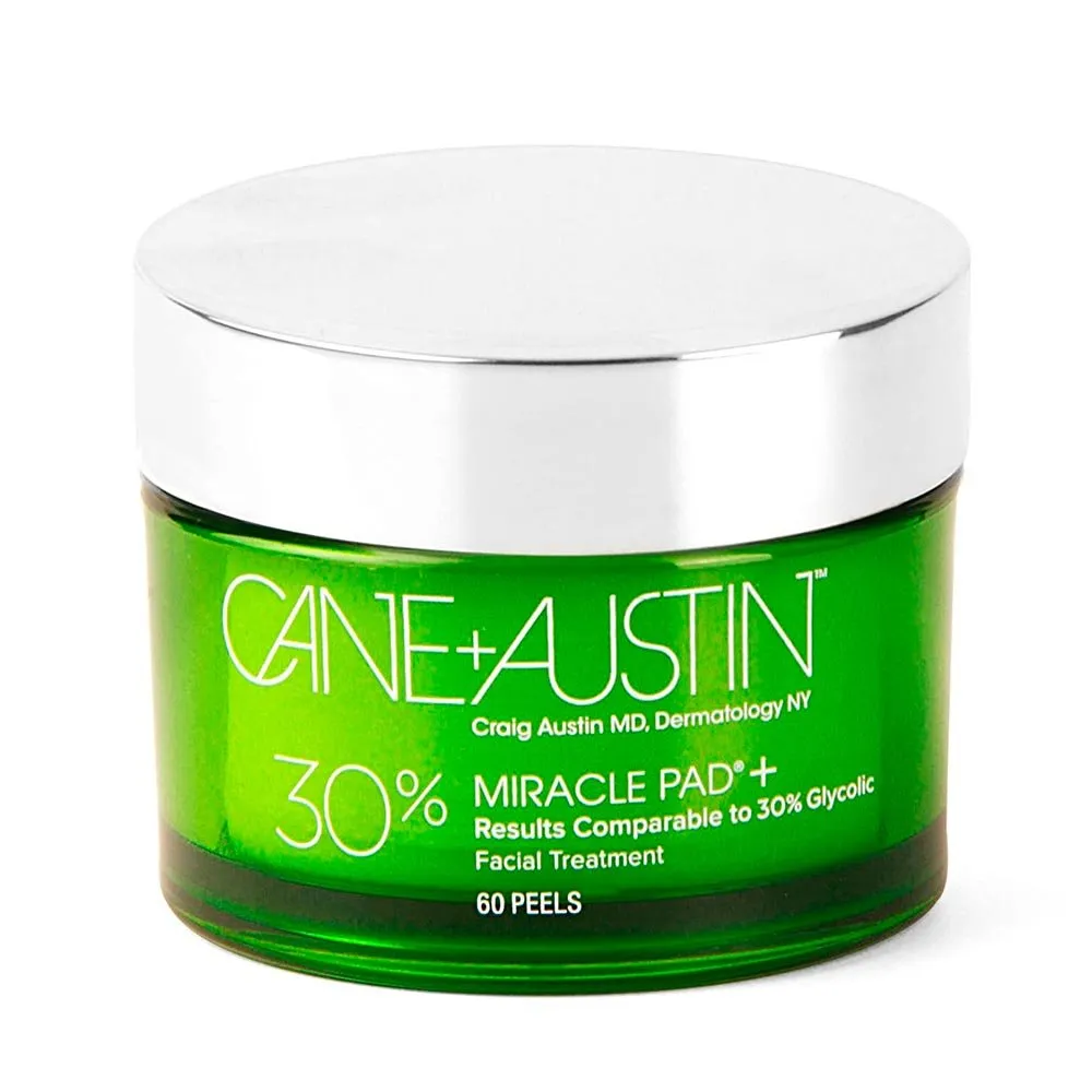 Exfoliating facial pads with glycolic acid