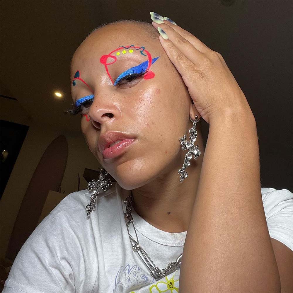 Doja Cat brows graphic brows