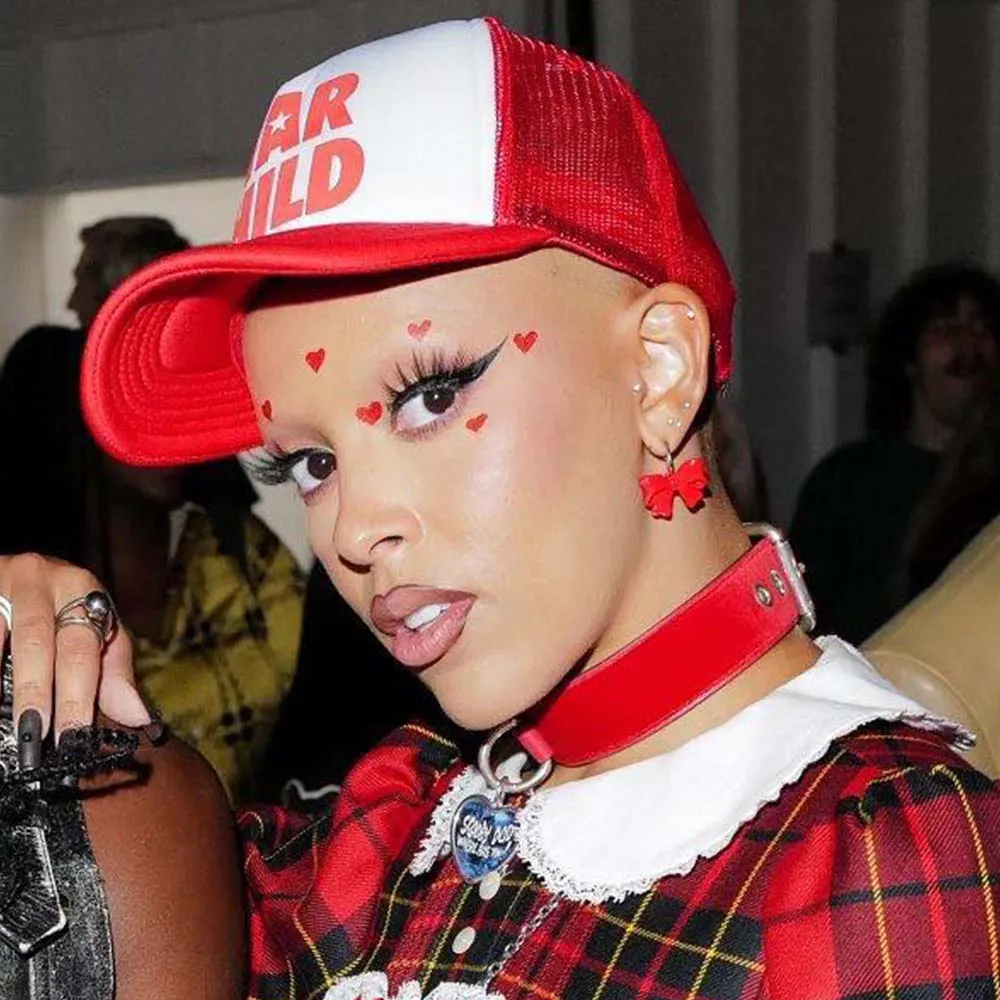 Doja Cat eyebrows graphic brows